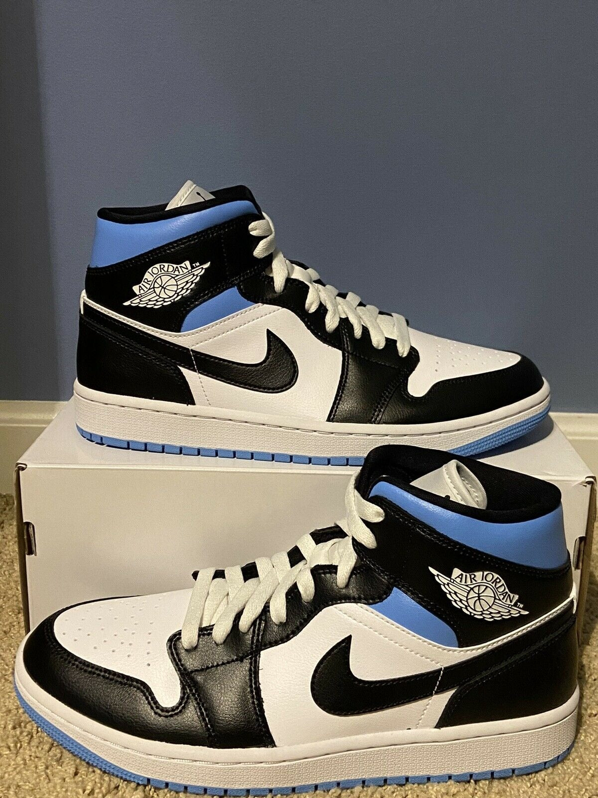 Wmns Air Jordan 1 Mid 'Black / White / University Blue'