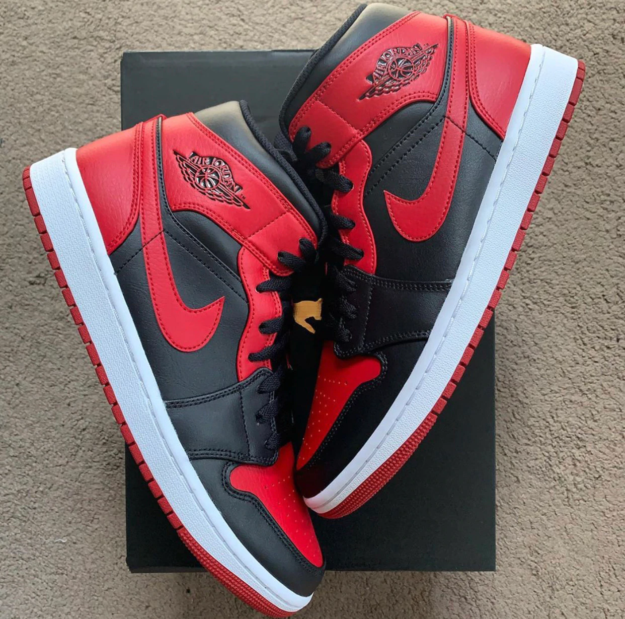 Jordan 1 Mid Banned (2020)